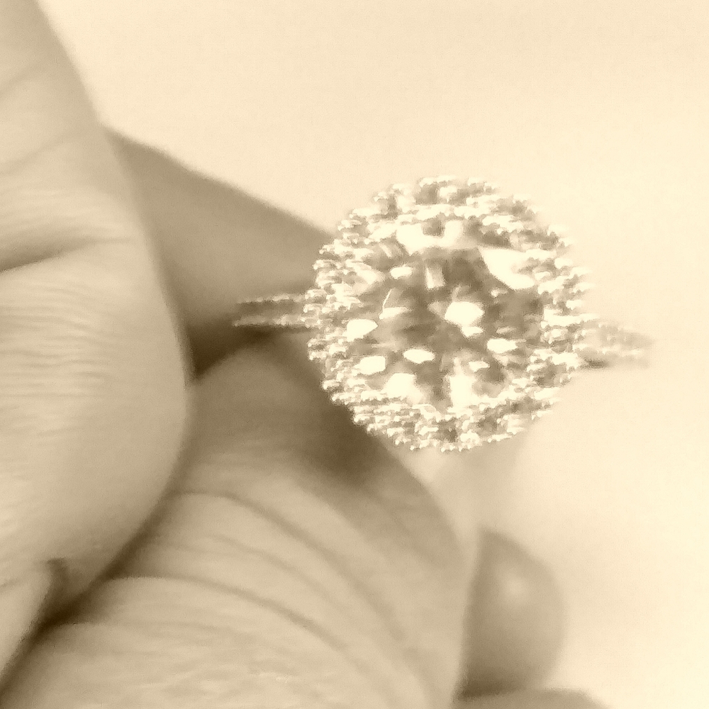 Woman's ring - Picture 2 of 8